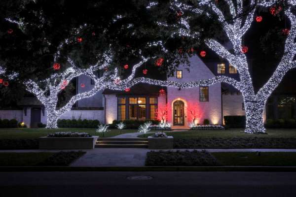 Holiday lights at River Oaks neighborhood.
